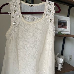 Miss Me top with lace shoulder detail